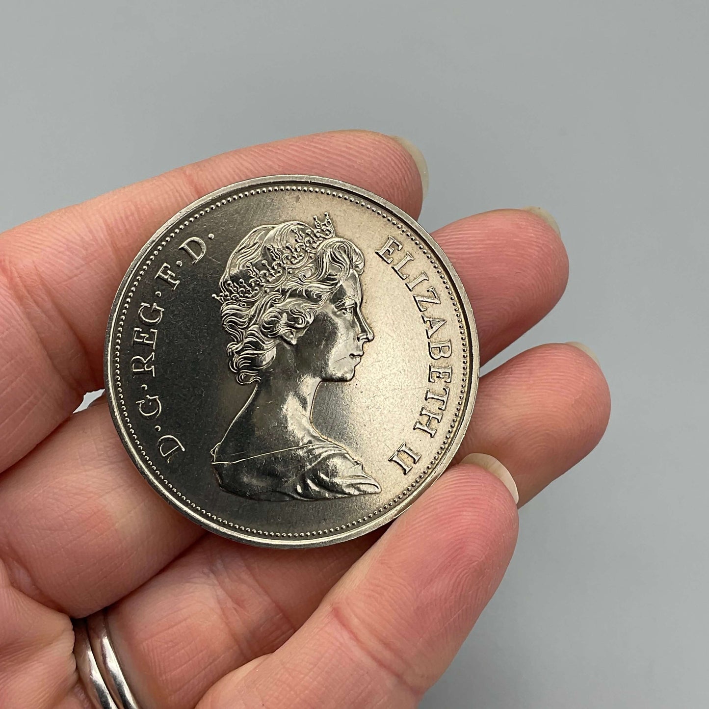 Queens 1972 Silver Wedding Anniversary Crown Coin