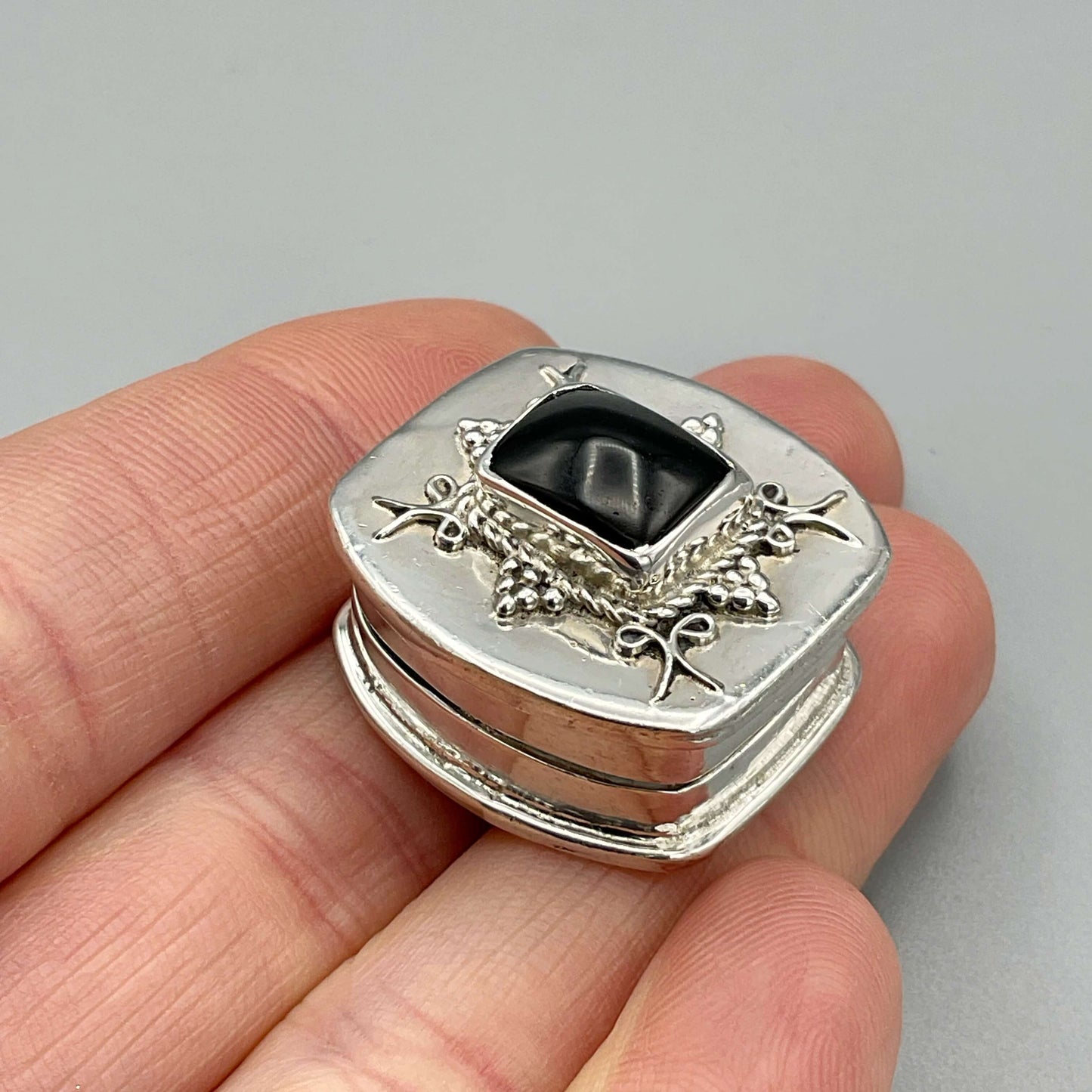 Vintage Onyx Gemstone Silver Pill Box