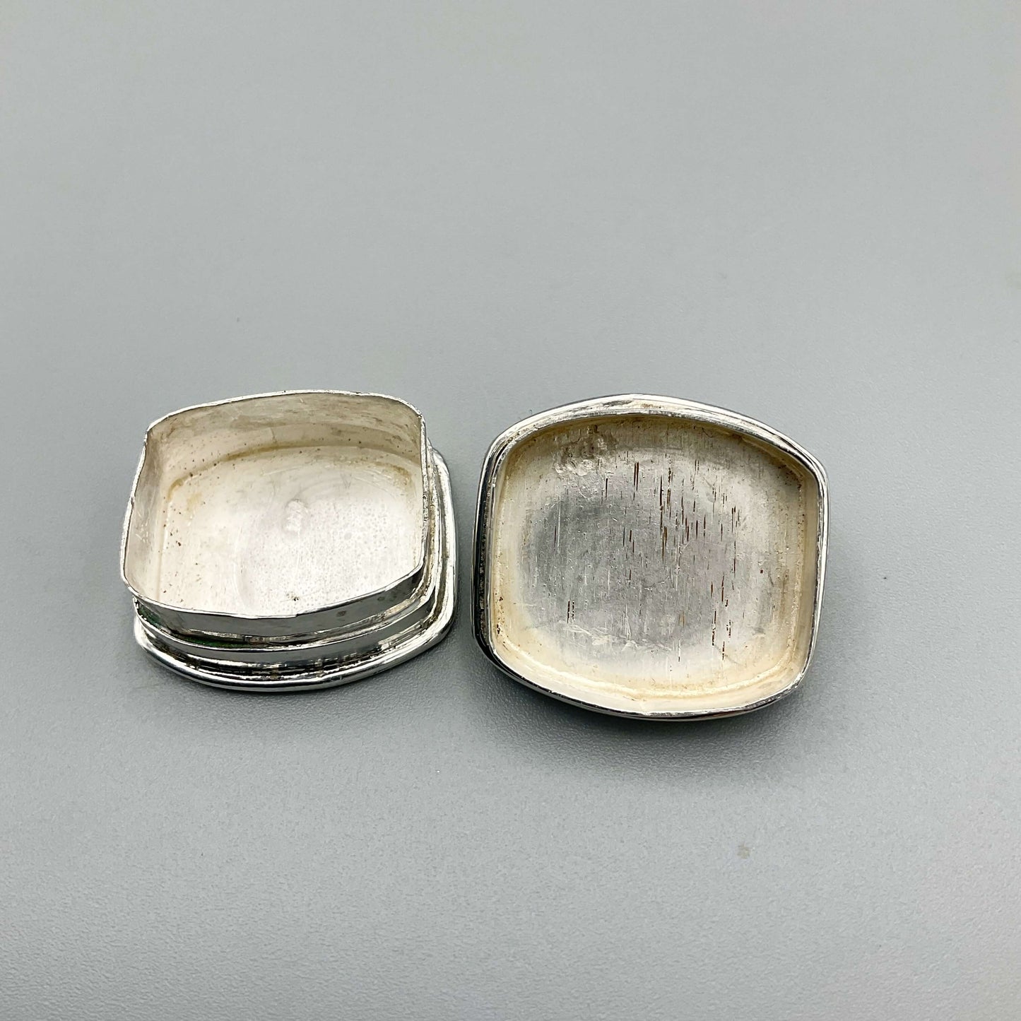 Vintage Onyx Gemstone Silver Pill Box