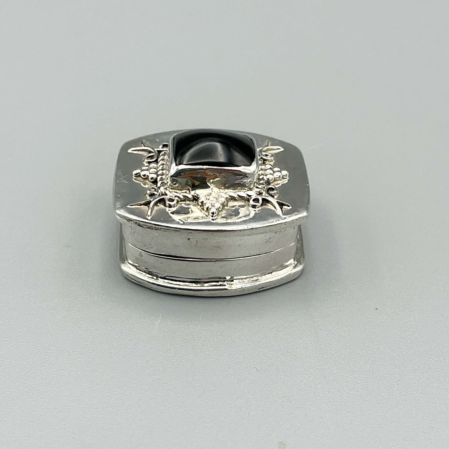 Vintage Onyx Gemstone Silver Pill Box