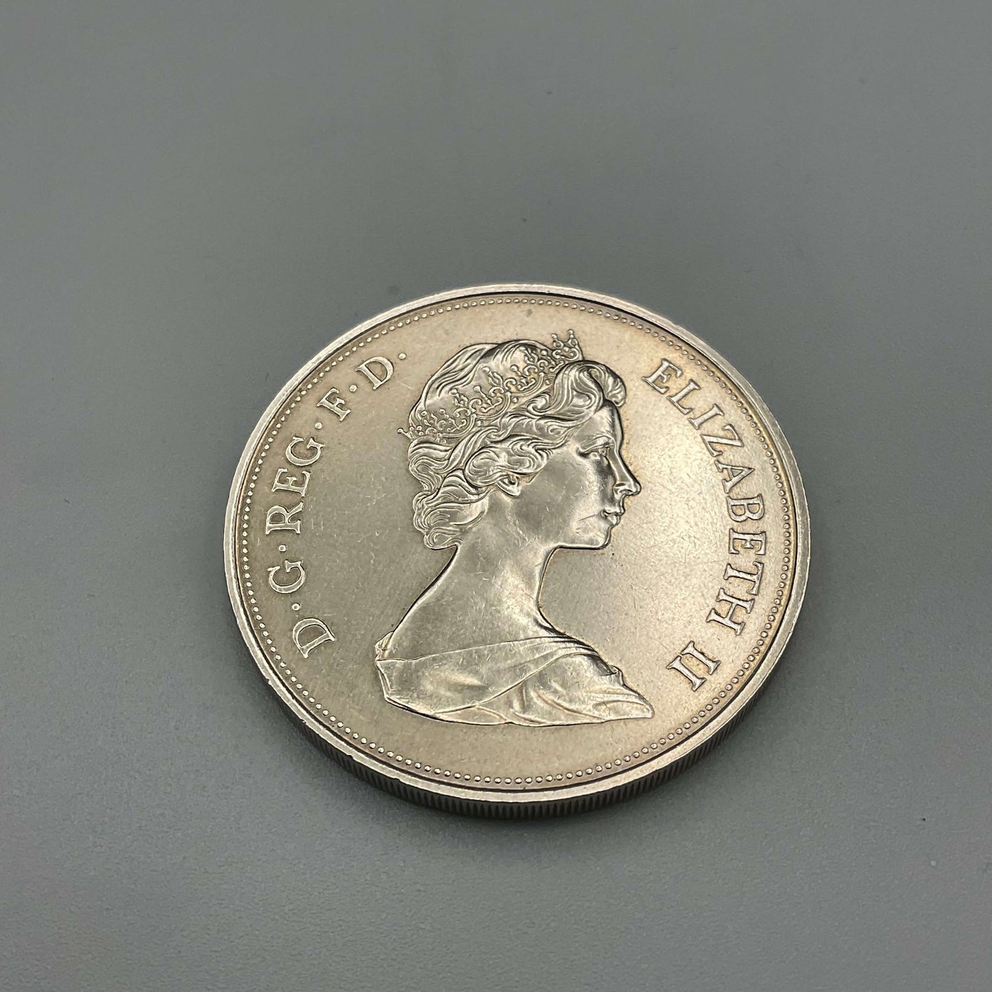 Queens 1972 Silver Wedding Anniversary Crown Coin