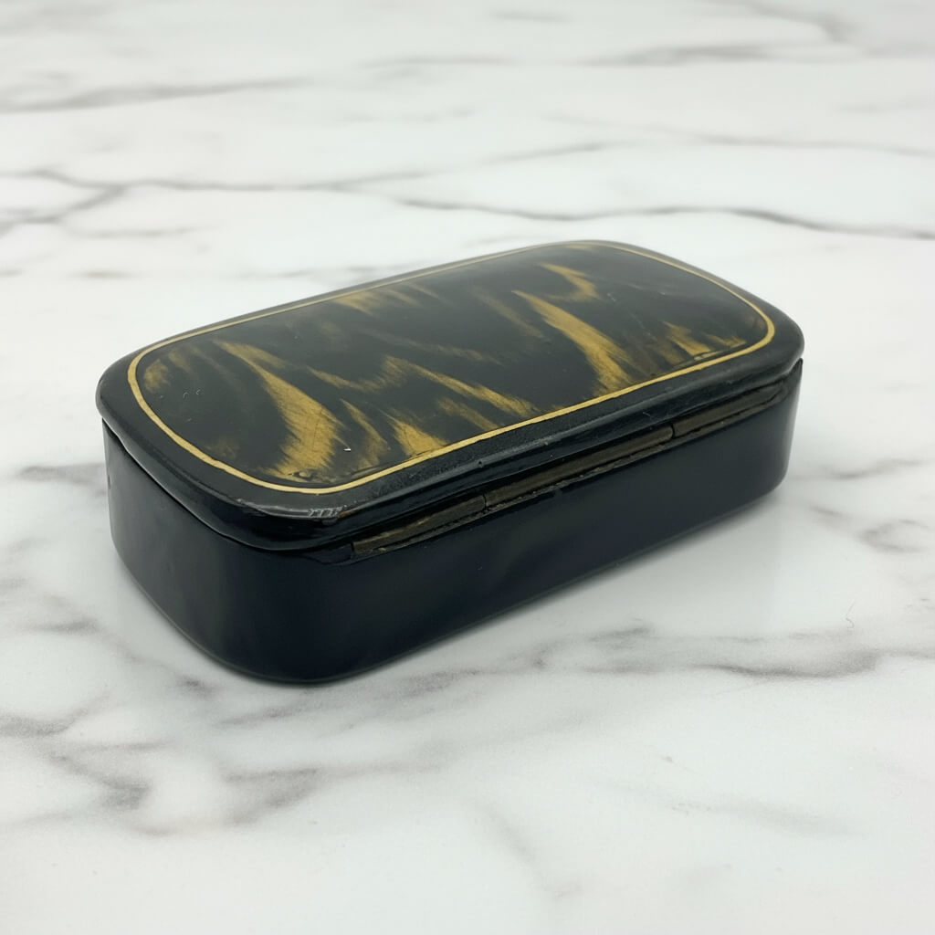 Back view of Antique black lacquer and gold snuff box 