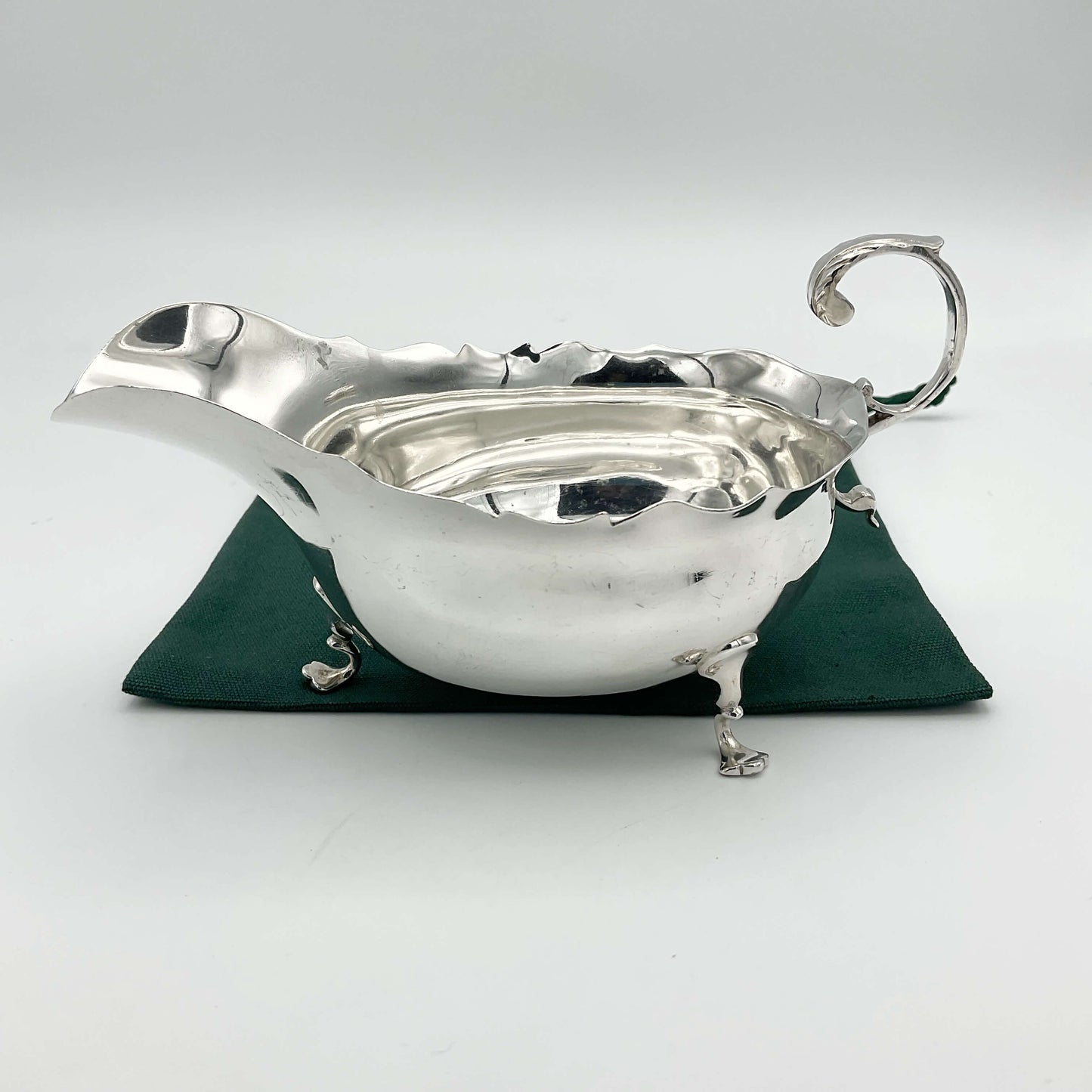 Antike Sauciere aus massivem Silber von 1902