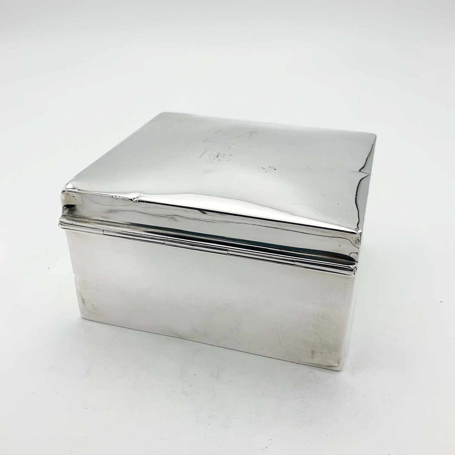 silver cigarette box with hinged lid What is this lid? - What is it? Rectangular Silver Cigarette Case with