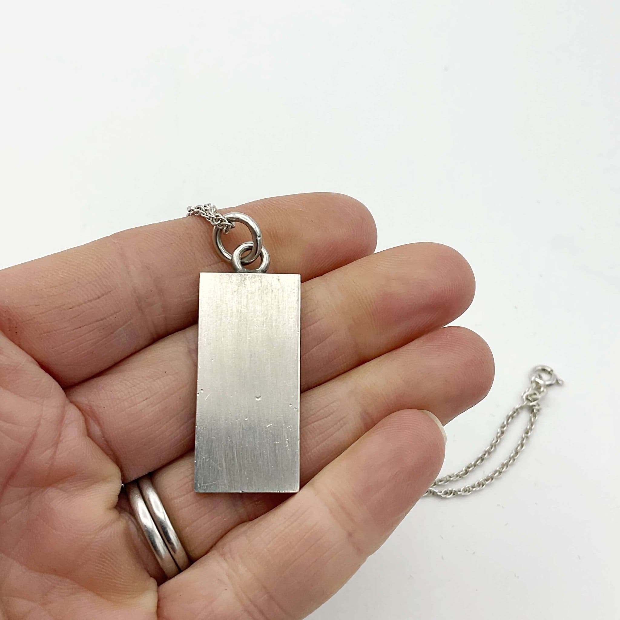 Silver bar hot sale pendant necklace